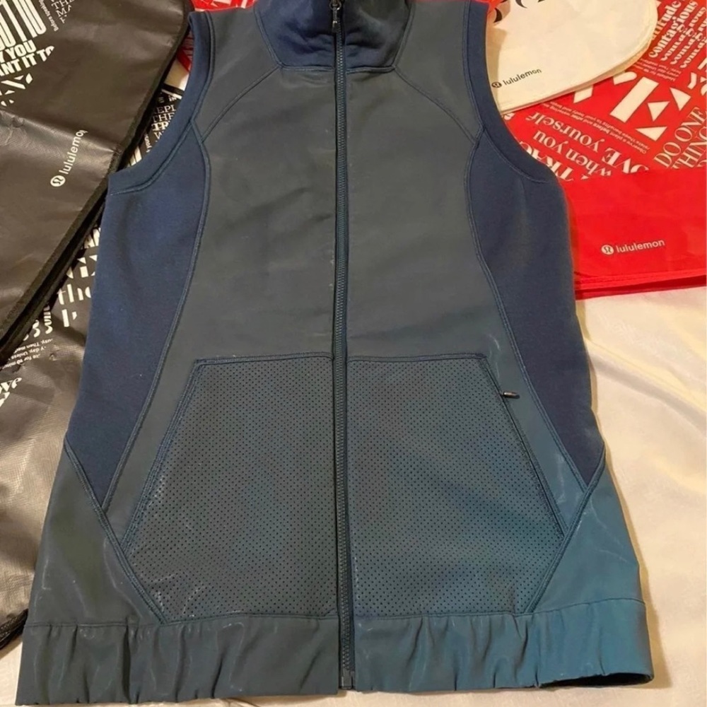 Lululemon Let’s Get Visible Reflective Vest. Dark Teal. Sz 8 - Picture 4 of 12
